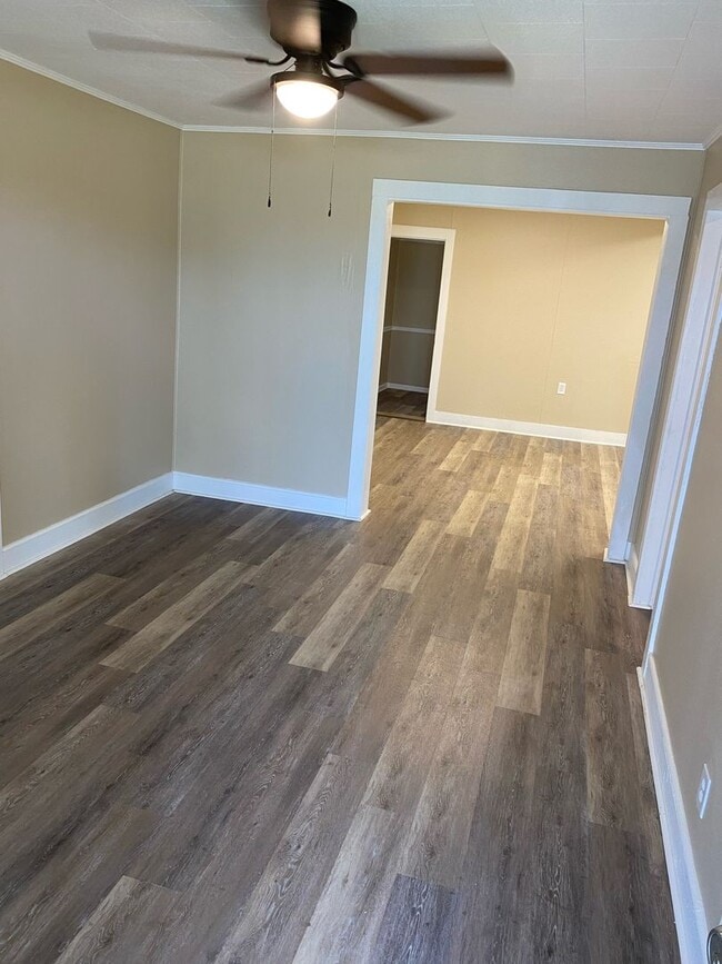 Building Photo - 4 Bed 1 Bath House