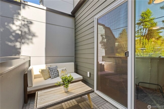 Building Photo - 105 NW 39th St