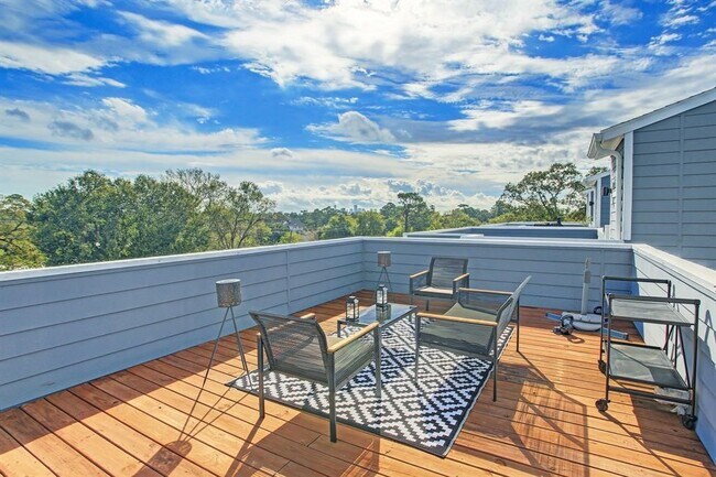 Building Photo - 808 Fisher St