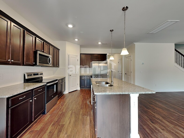 Building Photo - 5924 Hagar Vly Dr