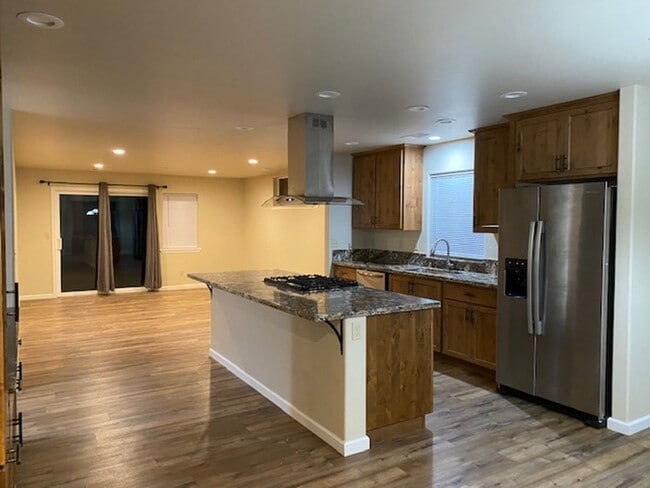 Building Photo - Simply gorgeous 3/2 with 2 car garage, dog...