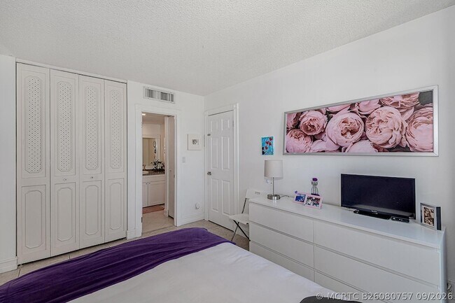Building Photo - 3475 N Country Club Dr