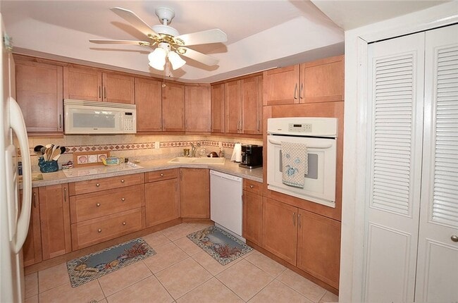 Building Photo - 5601 Jimmy Buffett Mem Hwy