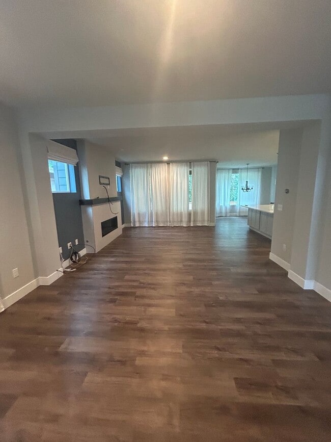 Building Photo - Spacious 4 Bed / 3.5 Bath Home in Easton C...