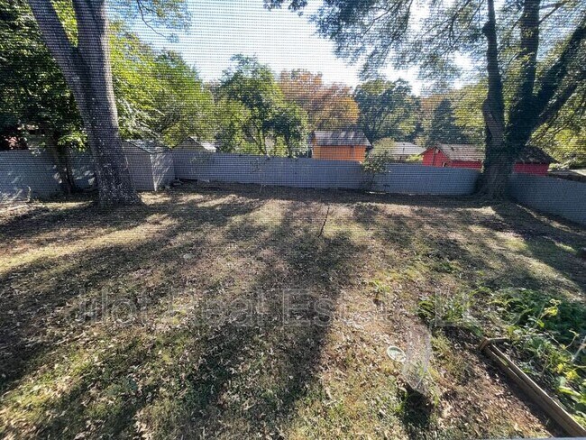 Building Photo - 2855 Monticello Pl