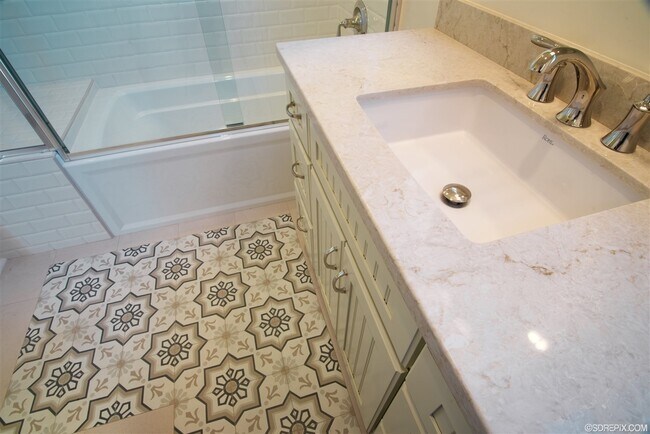 Building Photo - Modern 2 bedroom 2 bath home in Kensington Heights!