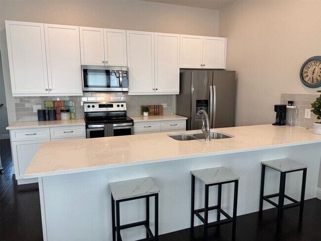 Building Photo - 111 Sumac St