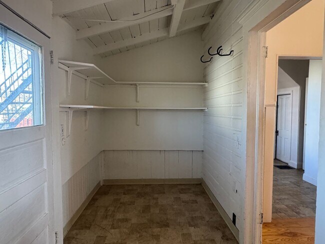 Building Photo - 1010 White Ave