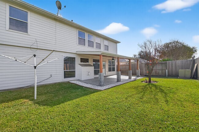 Building Photo - 14335 Plum Springs Dr