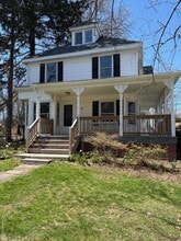 Building Photo - 98 Main St