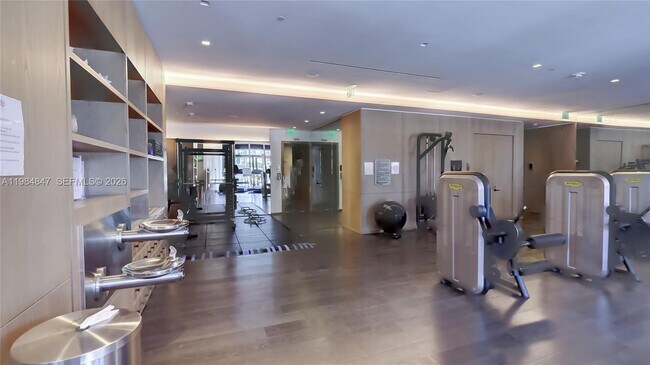 Building Photo - 801 S Miami Ave