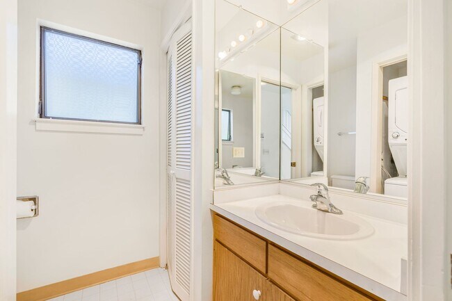 Building Photo - North Berkeley Condo – Steps from Campus w...