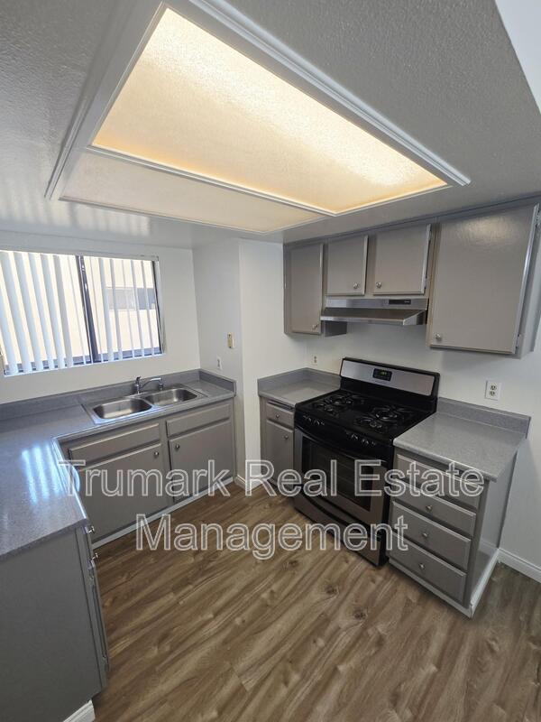 Building Photo - 553 E Orange Grove Ave