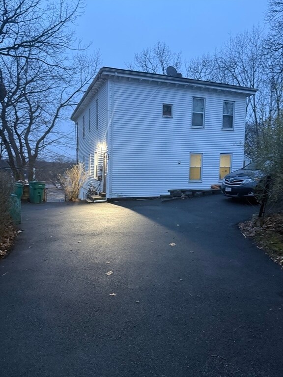 Building Photo - 23 Echo Grove Ave