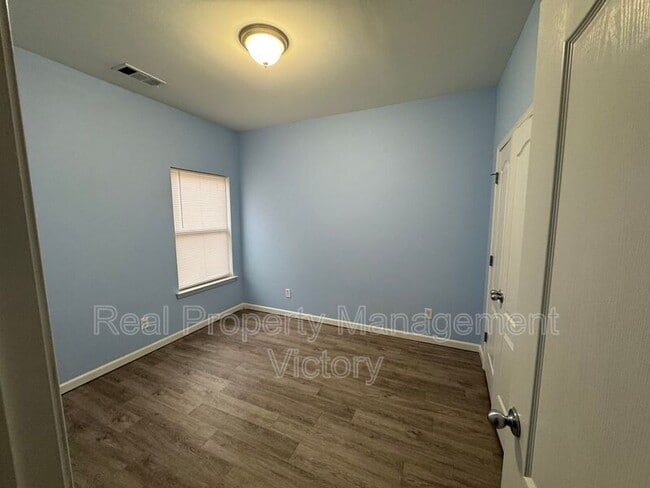 Building Photo - 2004 Kensington Ct