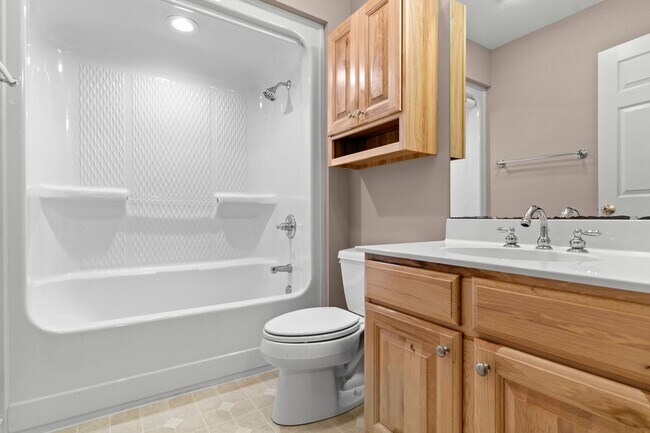 Building Photo - Haw Creek Gem