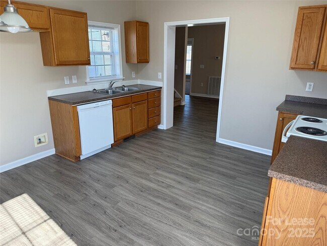 Building Photo - 918 Faye St