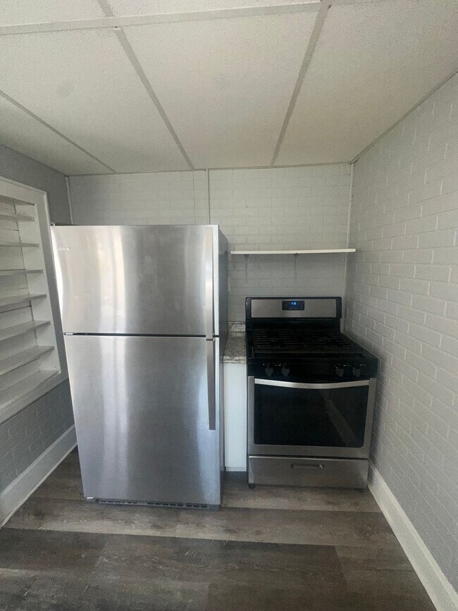 Building Photo - 2317 Broad St