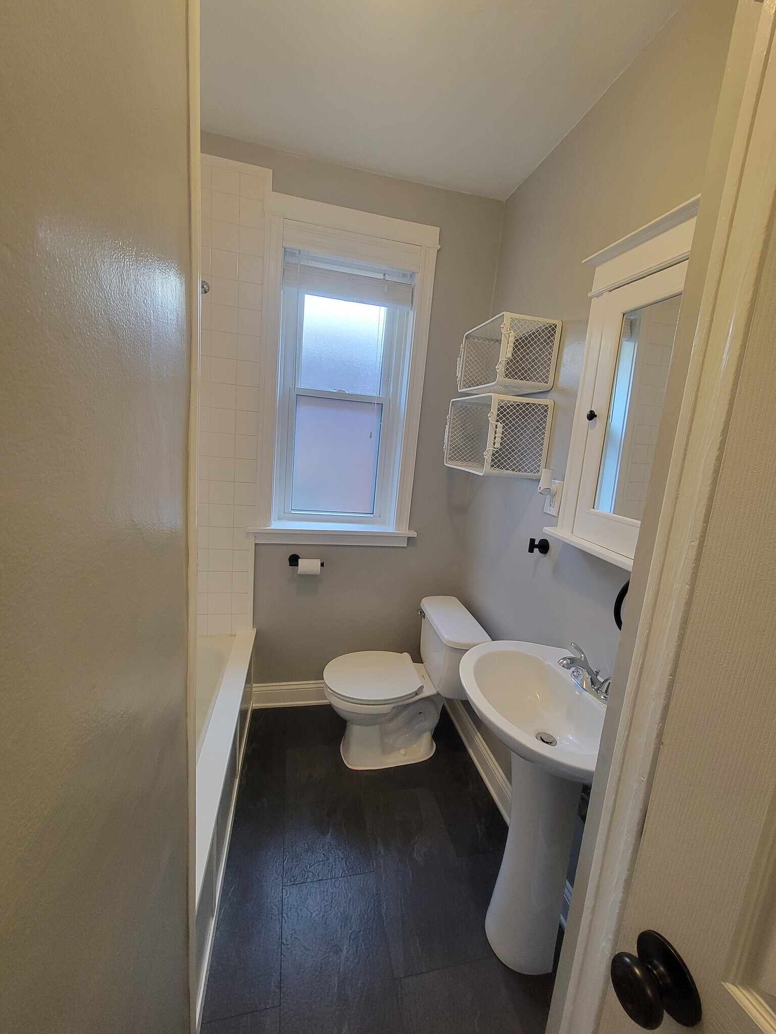 Bath - 4938 Tholozan Ave