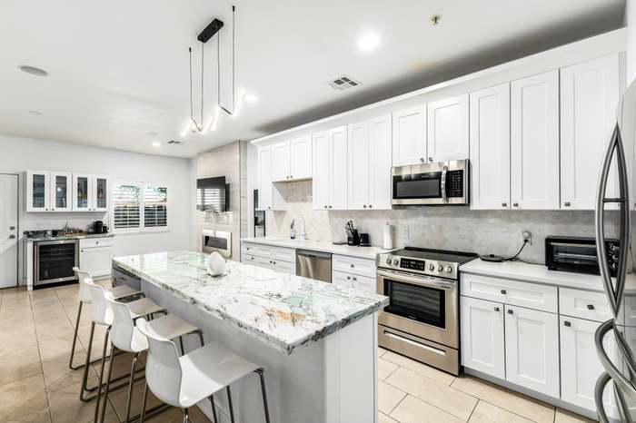 Building Photo - 1718 W Colter St