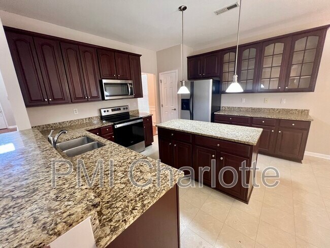 Building Photo - 7001 Mountain Top Ct