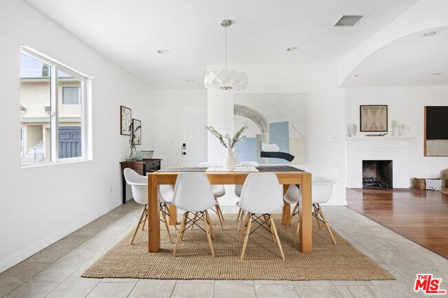 Building Photo - 11465 Cumpston St