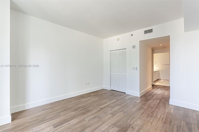 Building Photo - 951 Brickell Ave