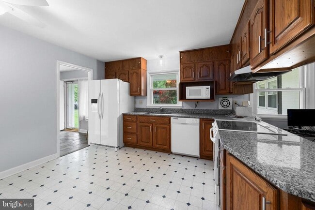 Building Photo - 3335 S Rockfield Dr
