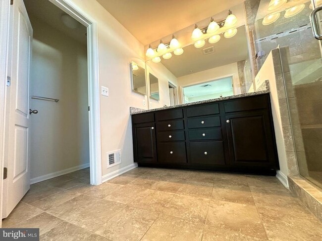 Building Photo - 200 Marina View Ct