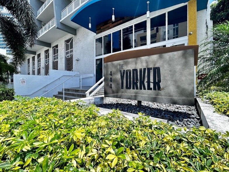 Building Photo - 444 NE 30th St