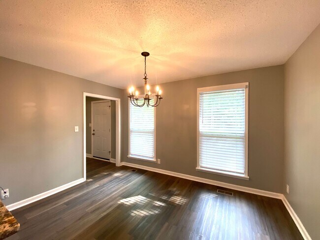 Building Photo - 1103 Rosebrook Dr