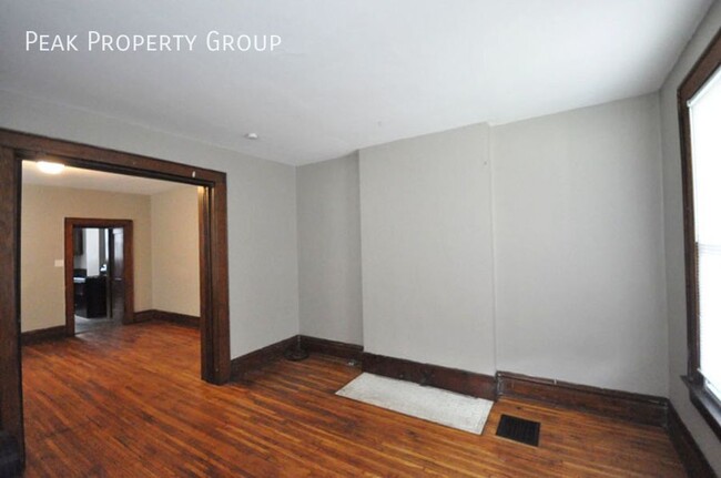 Building Photo - 2162 Indianola Ave