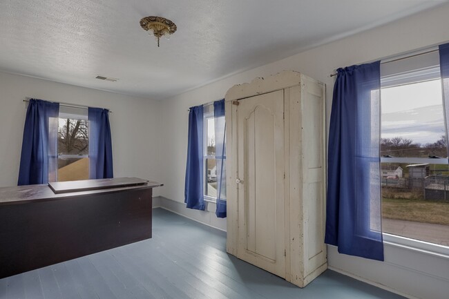 Building Photo - 329 Grayson St