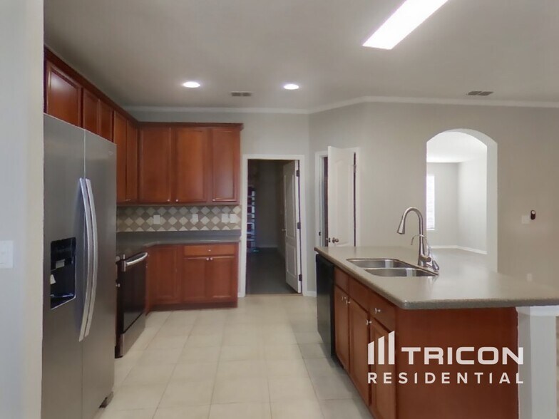 Building Photo - 10818 Birchard Ln