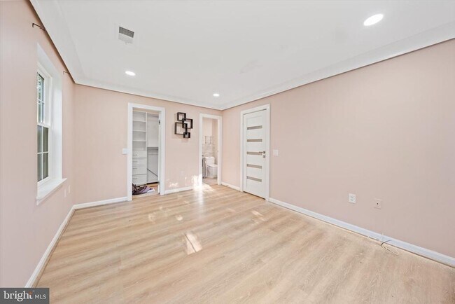 Building Photo - 18304 Streamside Dr
