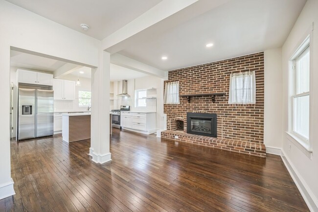Building Photo - 725 Belmont Ave