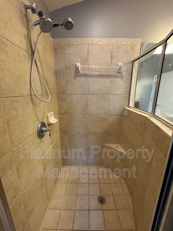 Building Photo - 917 Wallace Falls Dr