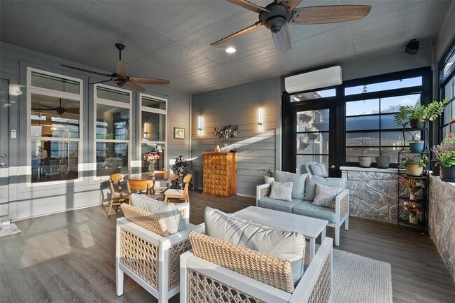 Building Photo - 225 Escarpment Wy