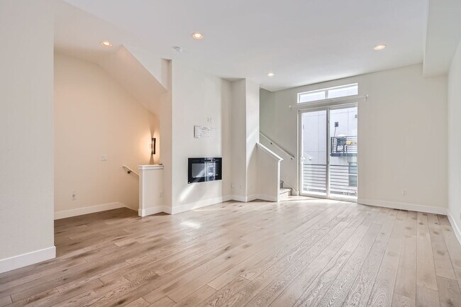 Building Photo - 3090 Wilson Ct