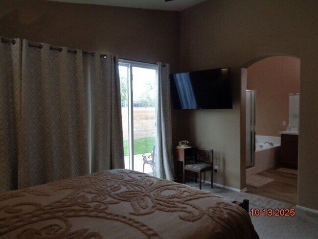 Building Photo - Immaculate One Story Home Offering 1989 sq...