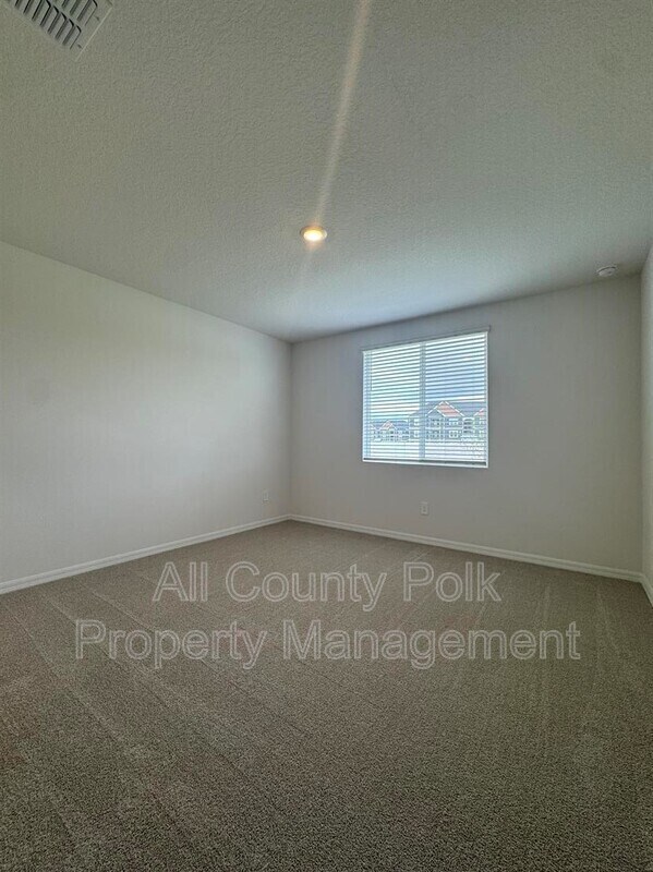 Building Photo - 2061 Rosewood Dr
