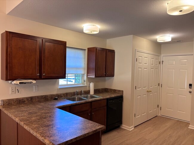 Building Photo - 83 Birkshire Way