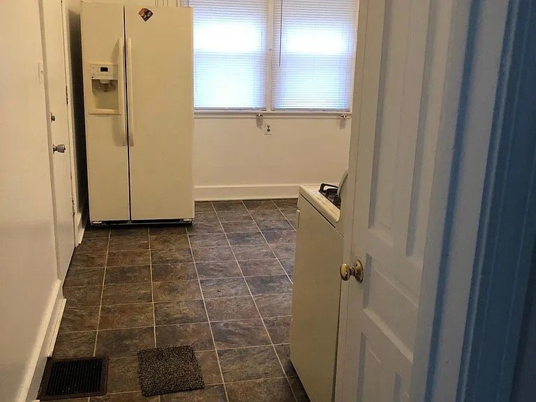 Building Photo - 429 Strong Ave