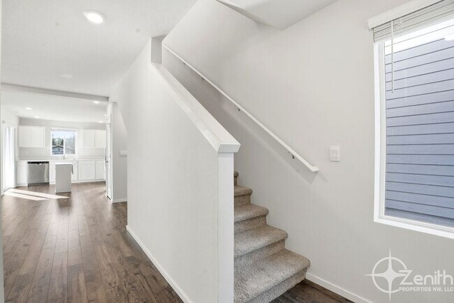 Building Photo - 7805 NE 100th Cir