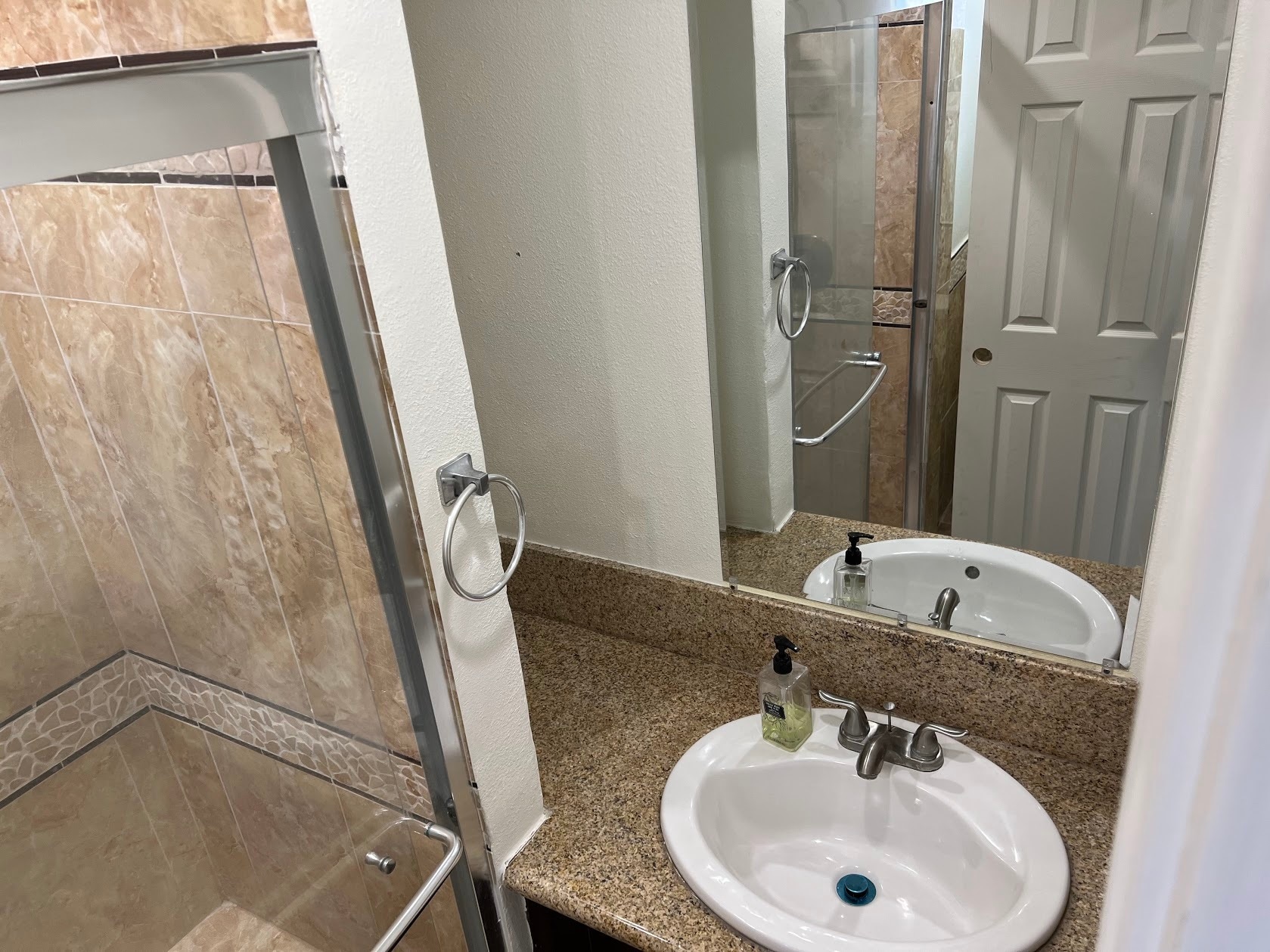 Building Photo - 2526 E Balsam Ave