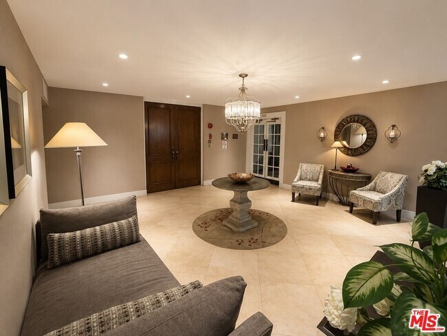 Building Photo - 5870 Green Valley Cir
