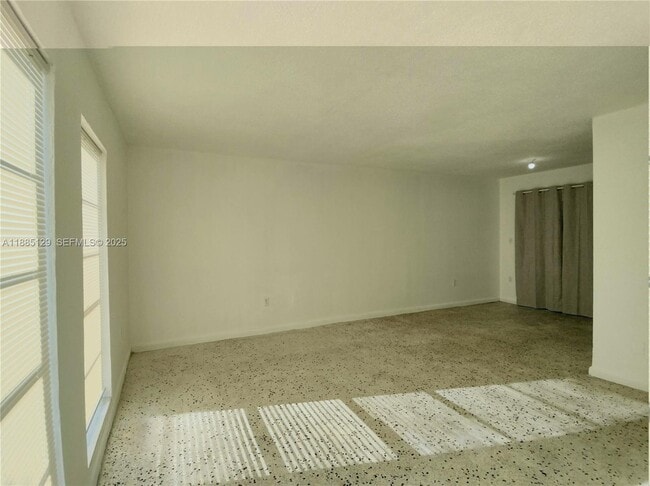 Building Photo - 921 SW 7th St