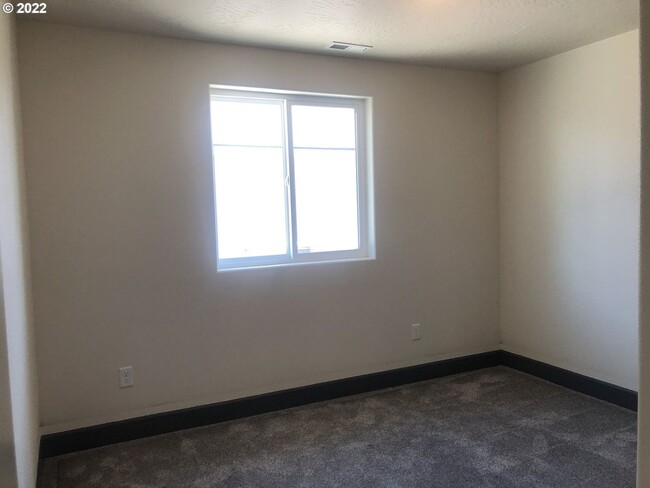 Building Photo - Golf Course living