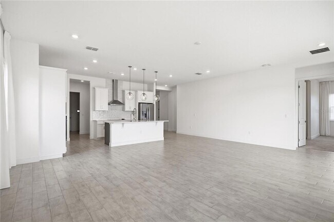 Building Photo - 13589 McMillan Dr