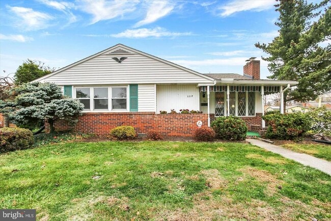 Building Photo - 117 E Maplewood Ave